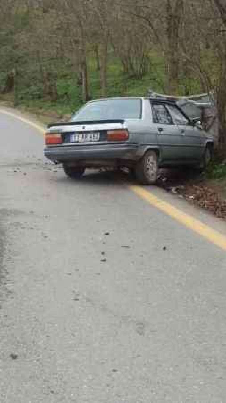 Sakarya'da 2 otomobil çarpıştı: 1 yaralı 2