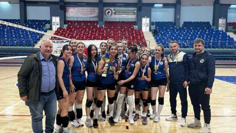 Voleybol Müsabakalarında Düzce 1907 Birinci 1