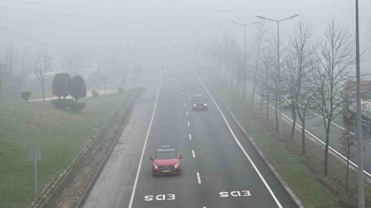 Düzce'de Sisli Hava Etkili Oluyor 1