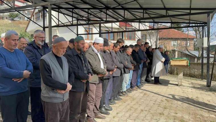 Öldürülen Kadın Son Yolculuğuna Uğurlandı 3