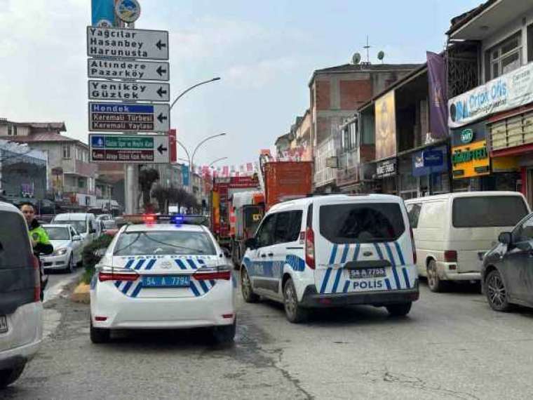 Sakarya'da Bir Restoranda Meydana Gelen Yangın, Endişe Ve Paniğe Sebep Oldu! 4