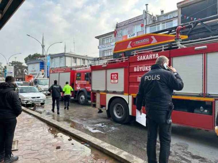 Sakarya'da Bir Restoranda Meydana Gelen Yangın, Endişe Ve Paniğe Sebep Oldu! 6