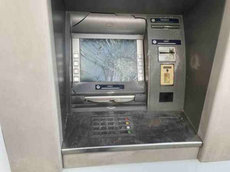 Sakarya'da Banka ATM'lerine Saldırı Gerçekleşti!⬇ 2