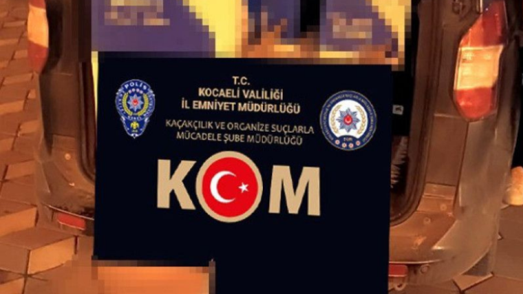  Kocaeli' de Araçta 300 Bin Kaçak Makaron Yakalandı 1