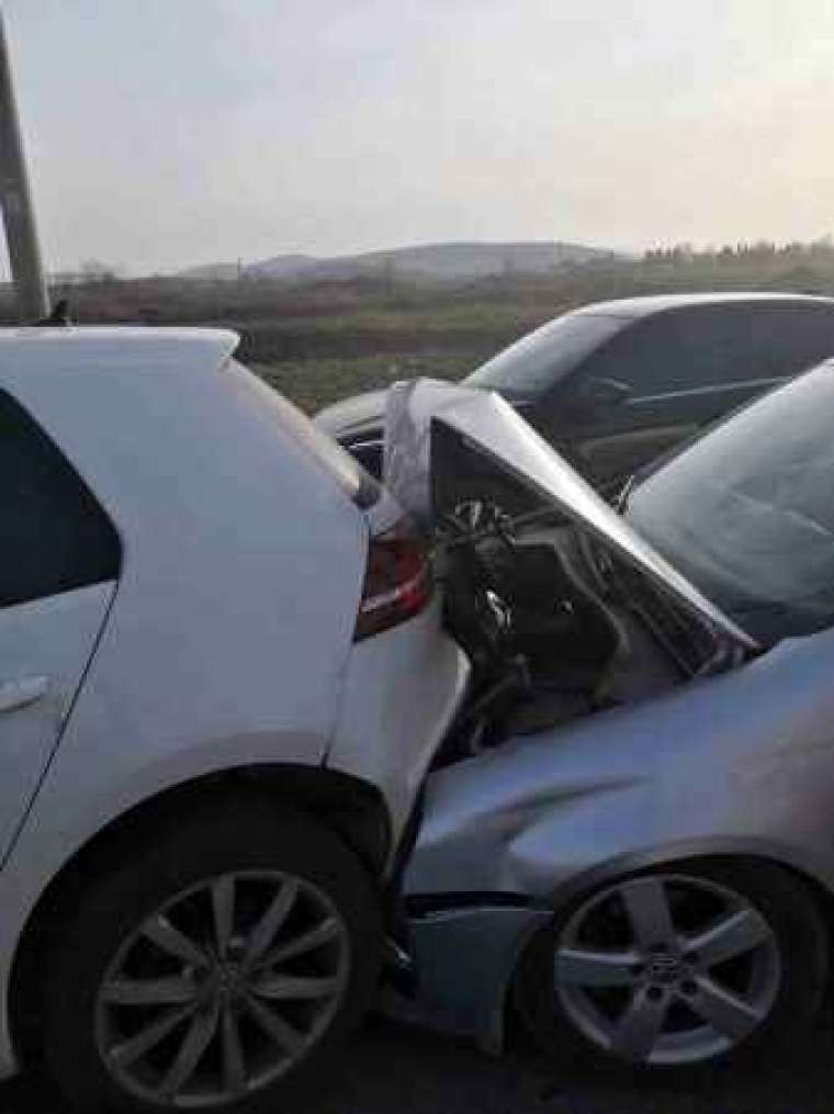 Sakarya Adapazarı' nda Meydana Gelen 7 Araçlık Zincirleme Trafik Kazası 5 Kişiyi Yaraladı 3