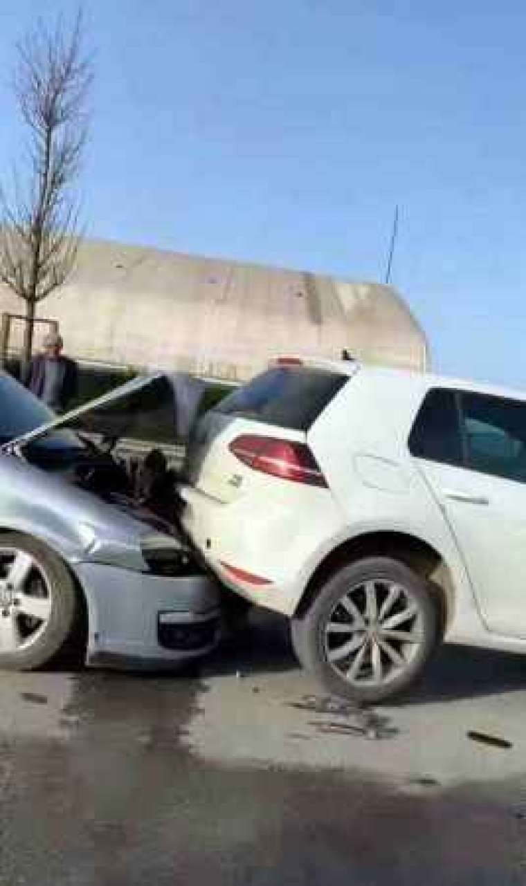 Sakarya Adapazarı' nda Meydana Gelen 7 Araçlık Zincirleme Trafik Kazası 5 Kişiyi Yaraladı 8