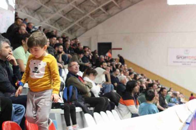 Kadınlar Basketbol Süper Ligi: İzmit Belediyespor: 113 - Çankaya Üniversitesi: 104 11