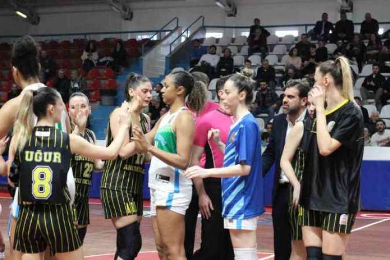 Kadınlar Basketbol Süper Ligi: İzmit Belediyespor: 113 - Çankaya Üniversitesi: 104 15