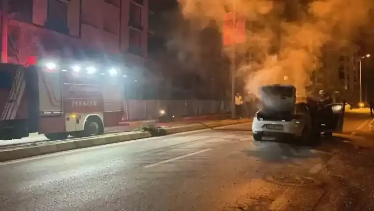 Kocaeli'de Gece Yolculuğu Alevlerle Kesildi 4