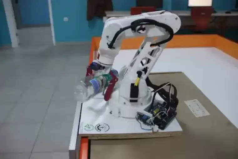 Kocaeli'den Yenilikçi Proje | Kolonya Döken Robot Kol 3