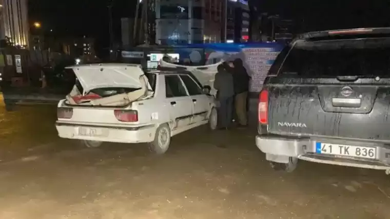 Gebze'de Pikap İle Otomobil Çarpıştı 4