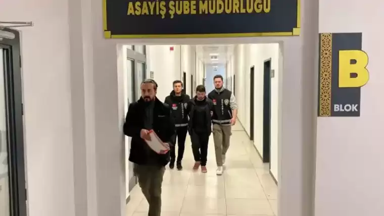 İzmit'de Abisinin Boğazını Keserek Öldüren Zanlı Adliyede 5