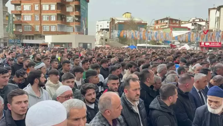 Kocaeli’de “Kız Meselesi” Kavgası Cinayetle Bitti | Kadem Can Çiçek Son Yolculuğuna Uğurlandı 3