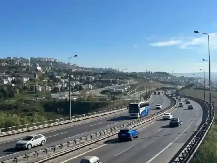 TEM Otoyolu’nun Kocaeli Geçişinde Yoğun Bayram Trafiği 1