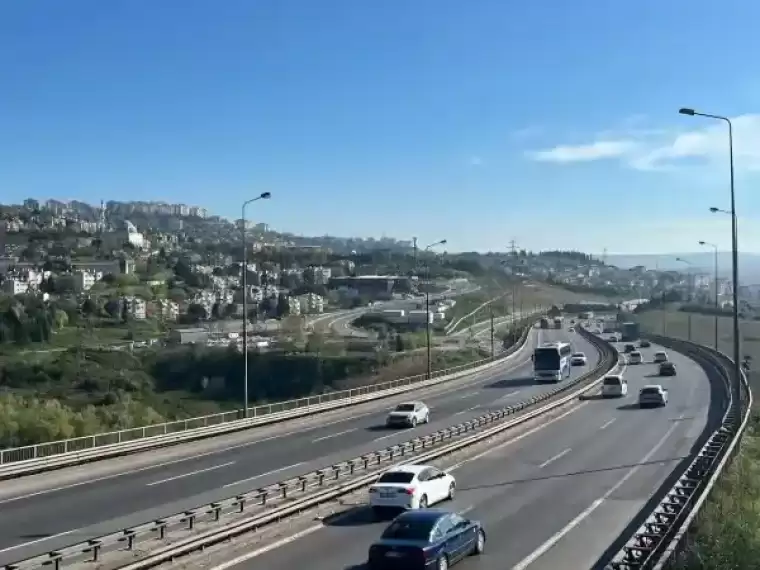 TEM Otoyolu’nun Kocaeli Geçişinde Yoğun Bayram Trafiği 2