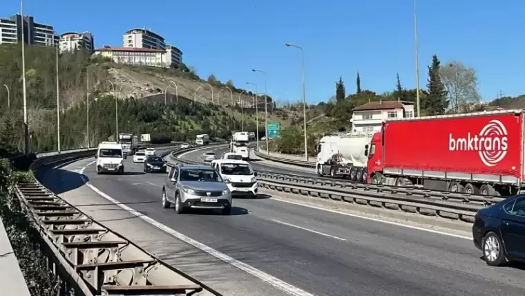 TEM Otoyolu’nun Kocaeli Geçişinde Yoğun Bayram Trafiği 5