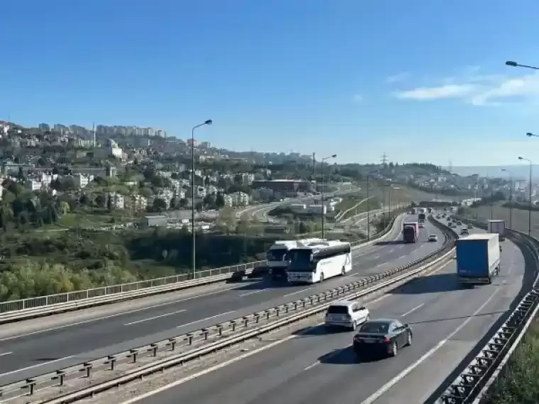 TEM Otoyolu’nun Kocaeli Geçişinde Yoğun Bayram Trafiği 4