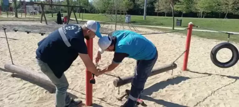 Kocaeli Büyükşehir'den Parklara Yaz Bakımı 2