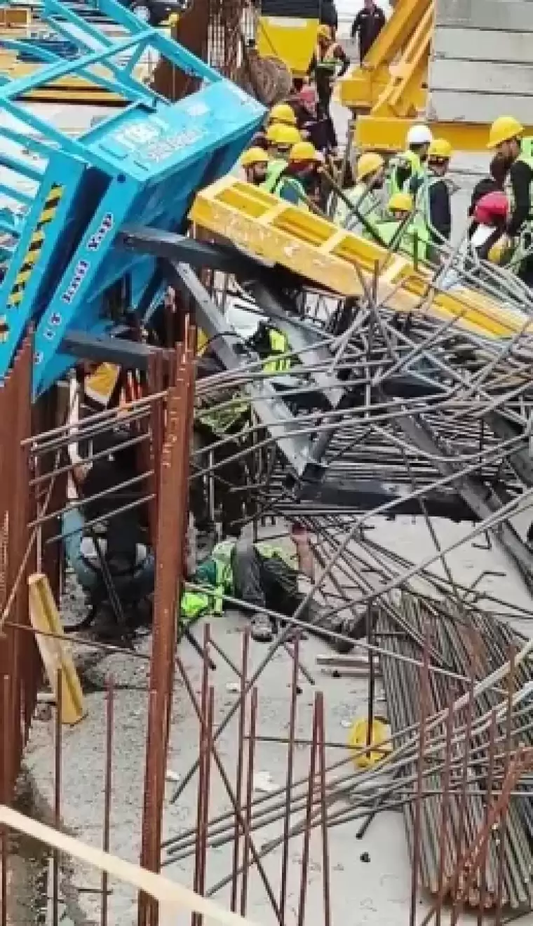 Kocaeli'de İşçi Bayramı'nda Çalışırken Demirlerin Altında Kaldılar... 6