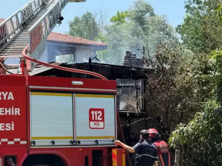 Sakarya'da Bahçeye Atılan Sigara İzmariti Yangına Neden Oldu 1