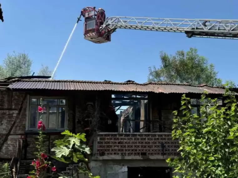 Sakarya'da Bahçeye Atılan Sigara İzmariti Yangına Neden Oldu 5