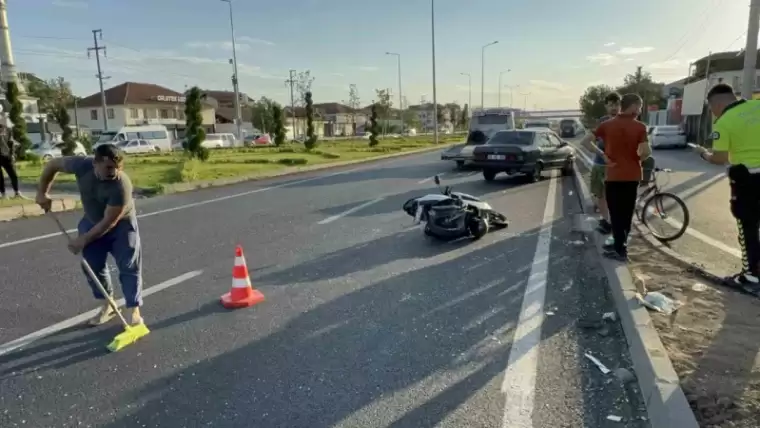 Düzce’de Otomobil Motosikletle Çarpıştı: 3 Yaralı 1