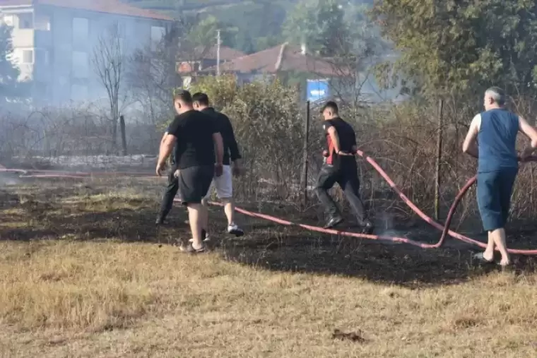 Sakarya’da Arazi Yangını Ekipleri Harekete Geçirdi 5