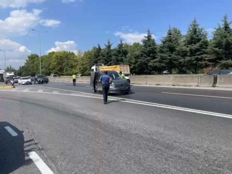 İçinde Anne Ve Bebek Olan Yenidoğan Ambulansı Kazaya Karıştı: 1 Yaralı 4