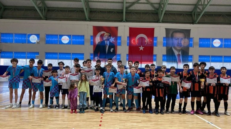 Düzce’de futsal heyecanı: 32 takımdan şampiyon çıktı