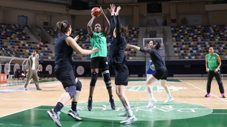 Kadın basketbolunda hedef büyük: İzmit Nesibe Aydın maçına hazırlanıyor