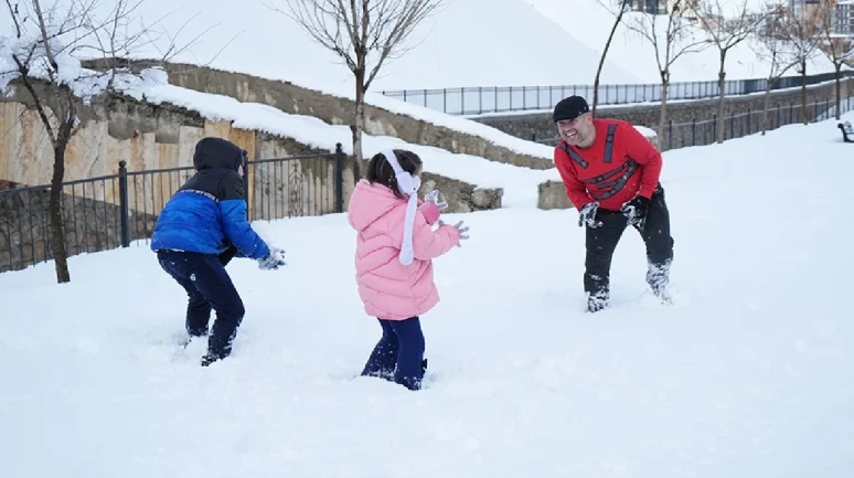 Düzce'de kar sebebiyle taşımalı eğitime de ara verildi