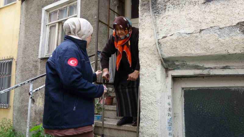 Nazire Teyze oyunu kullanacağı okula özel araçla götürüldü: "Taksi tutmaya param yoktu"