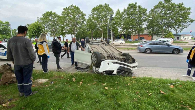 Takla atan otomobilden burnu bile kanamadan çıktı