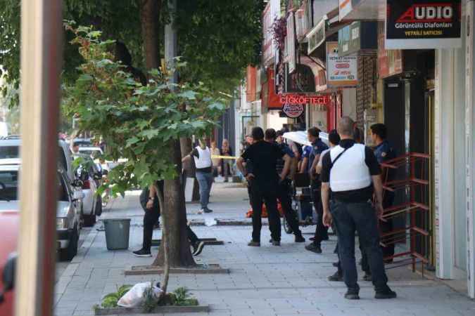 Kız arkadaşını rehin alan eski polis, tutuklandı