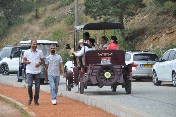 Türkiye sıcaktan kavrulurken tatilciler Abant’ta serinliyor