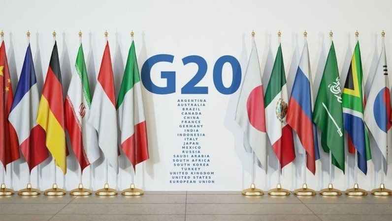 Hindistan'da G20 Zirvesi Öncesi Gecekondu Evler Teker Teker Yıkılıyor