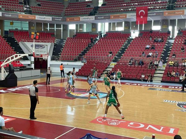 İzmit Belediyespor, yeni sezon öncesi 17. Erciyes Cup’ta form tuttu