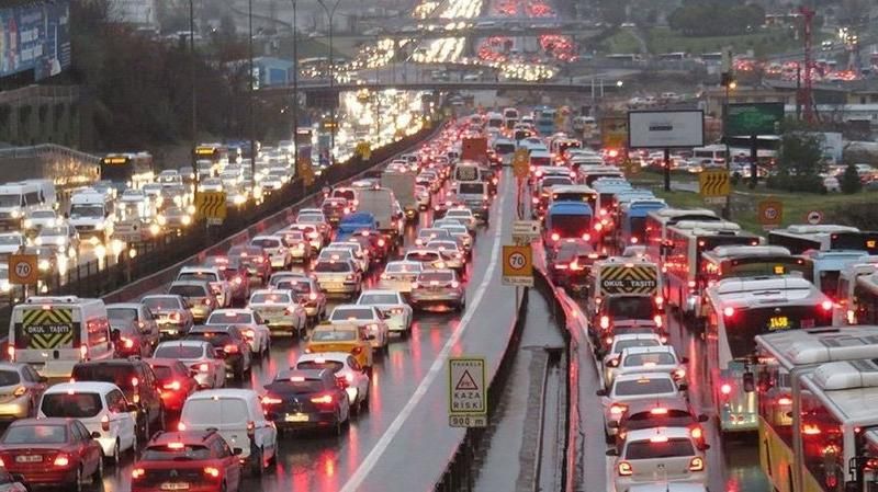 İstanbul'da Trafik Durma Noktasına Geldi