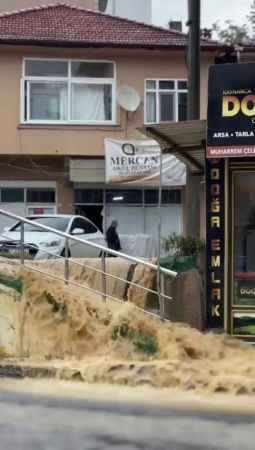 Sakarya Haber: Her Yer Göle Döndü, Araçların Çoğu Bozuk Yollara Düştü