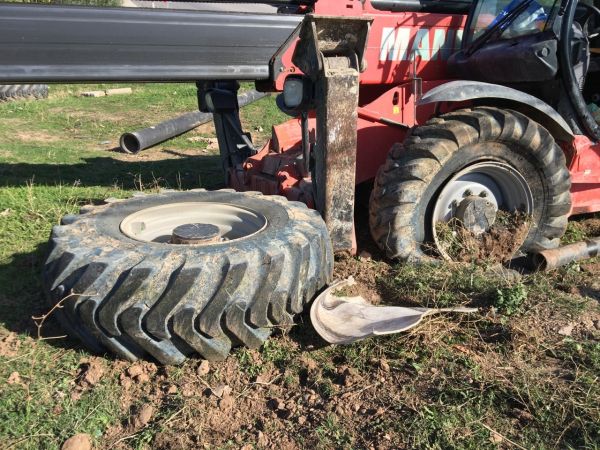 Kocaeli'de Freni Boşalan İş Makinesi Takla Attı!