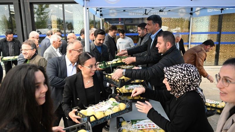 Başkan Kocaman'dan Meclis Üyelerine Ayva İkramı