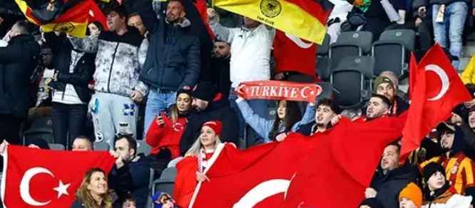 Türkiye'nin Almanya Karşısındaki Futbol Zaferi Alman ve İngiliz Basınında Yer Aldı