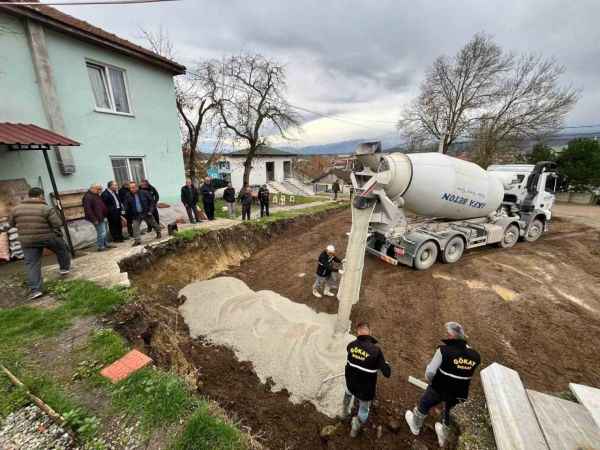 Depremden Sonra Yıkılan Camii'nin Yenisi Yapılıyor