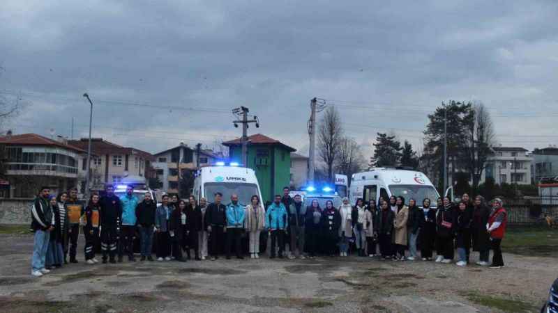 Düzce Üniversitesi Paramedik Öğrencileri, Ambulansları İnceledi