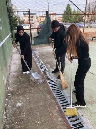 Düzce İçin Kolları Sıvayan Üniversite Öğrencileri Sosyal Sorumluluk Projesinde Birleştiler!