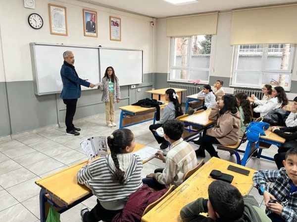 74 Bin Öğrenci Karne Heyecanı Yaşadı