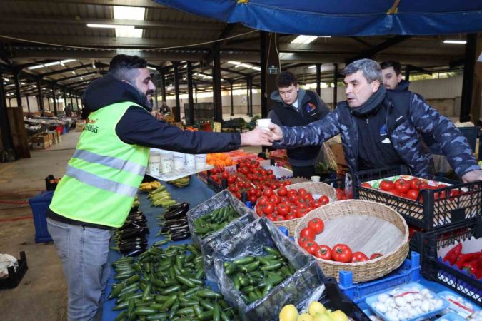 Kartepe'de Tezgah Açan Esnafa Çorba İkramı!