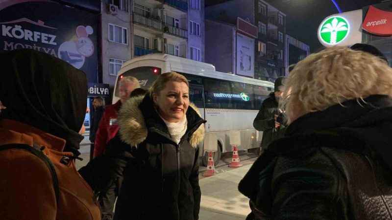 izmit'te İşçi Servisi Bekleyen İşçilere İkram