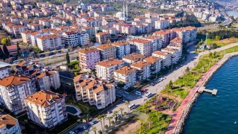 İzmit'te Ramazanda Yemek ve Koli Dağıtımı 