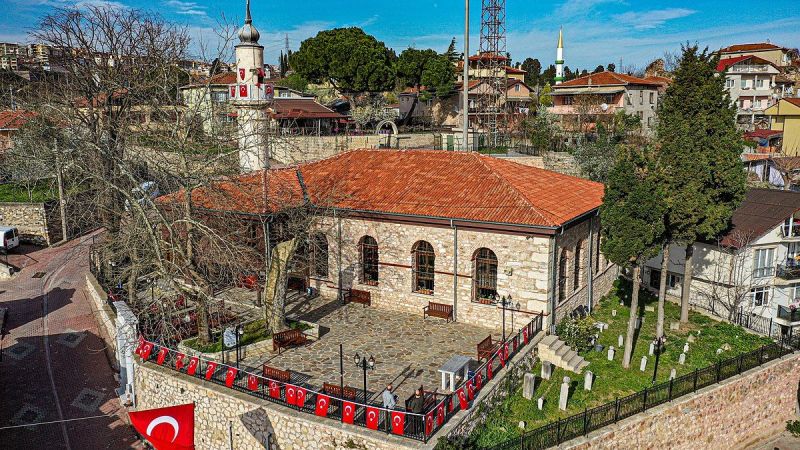 Kocaeli’de 692 Yıllık Camii’de Bayram Namazı Kıldılar